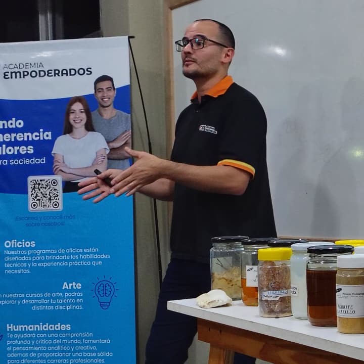 Iniciaron talleres de Panadería y Pintor Profesional para familias oleras