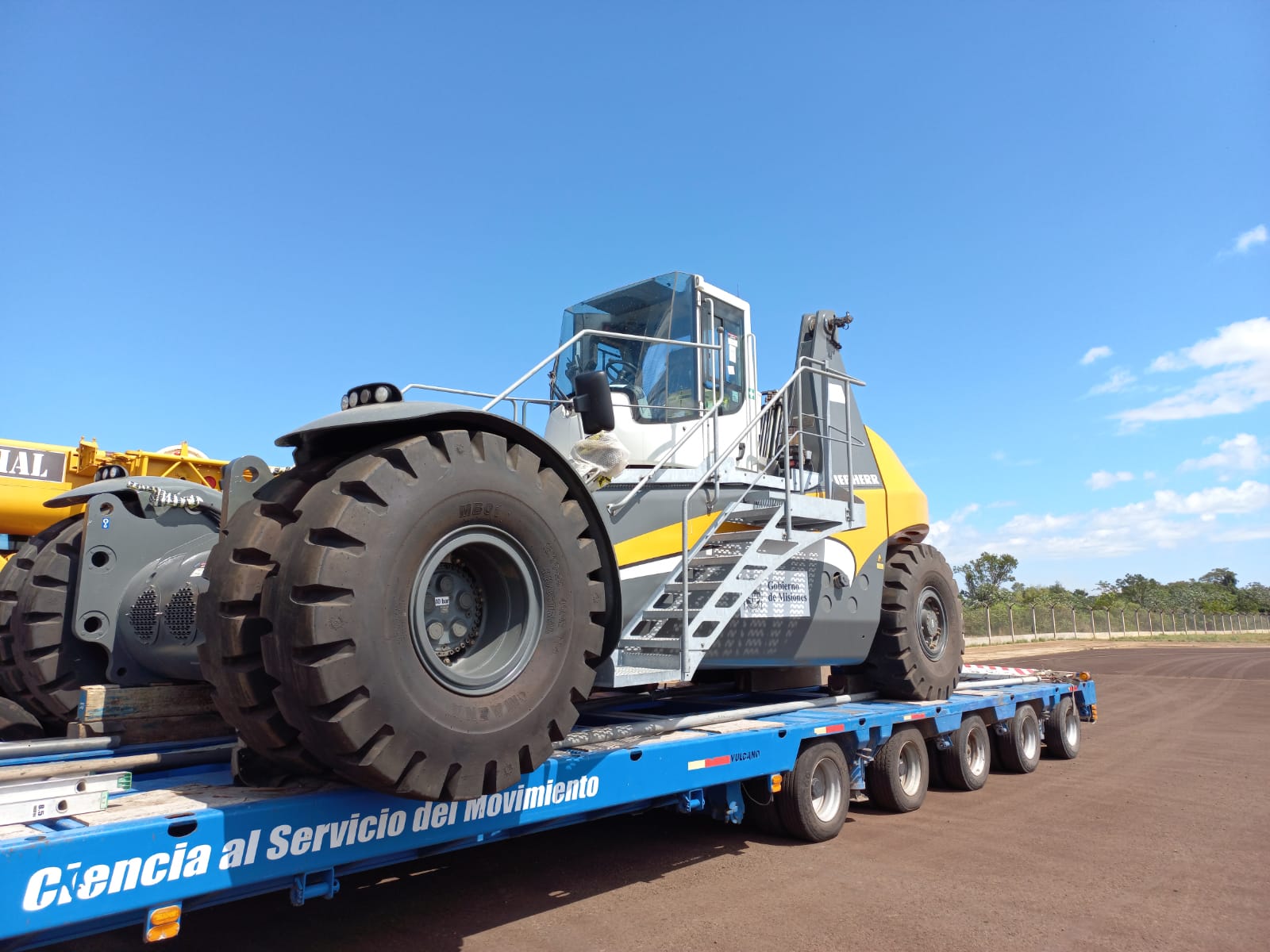 Arribó al Puerto de Posadas el Reachstaker Liebherr 220322 02